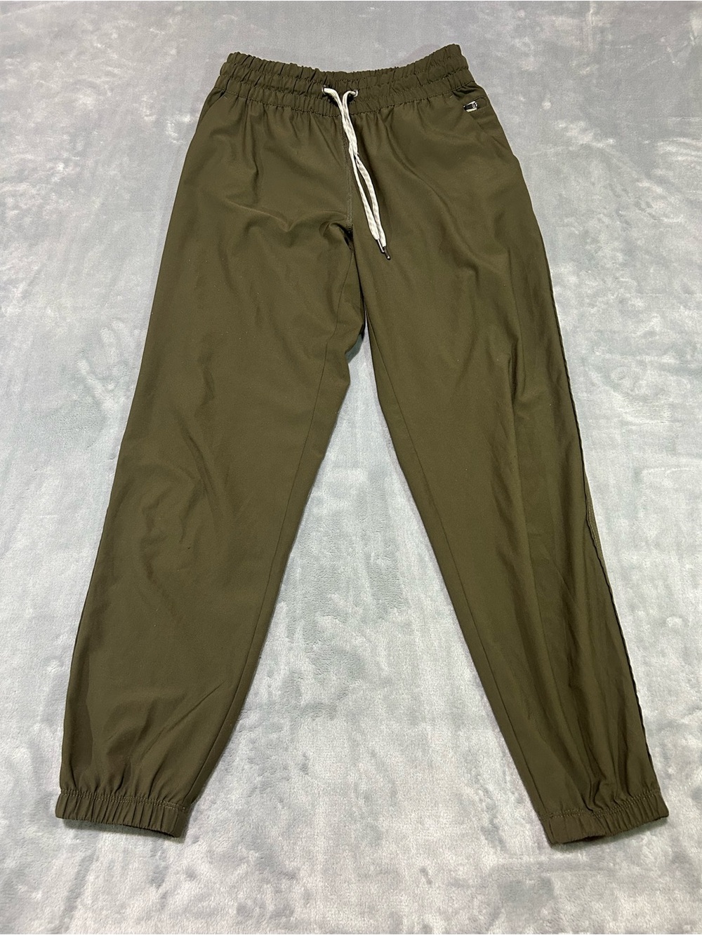 Vuori Women’s Green Jogger Pants-Drawstring Elastic Cuff-26” Inseam